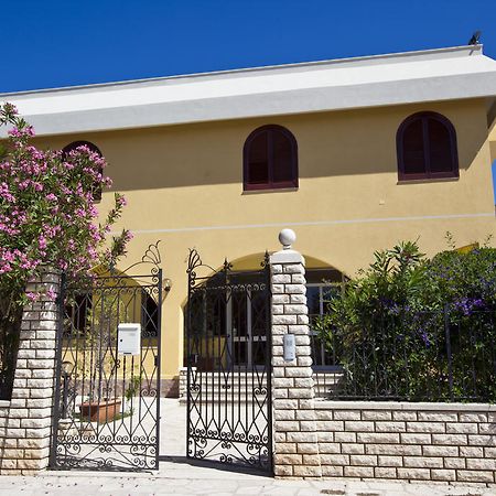 Orlando Vacanze Camere Ериче Екстериор снимка