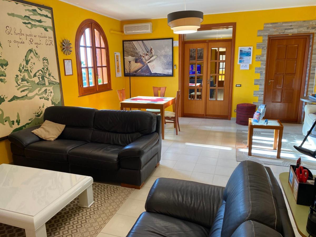 Orlando Vacanze Camere Ериче Екстериор снимка