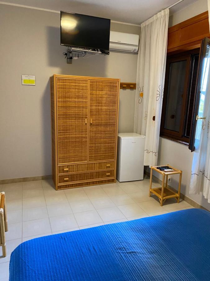 Orlando Vacanze Camere Ериче Екстериор снимка