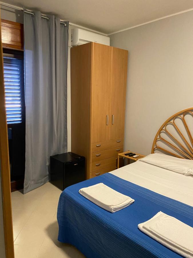 Orlando Vacanze Camere Ериче Екстериор снимка