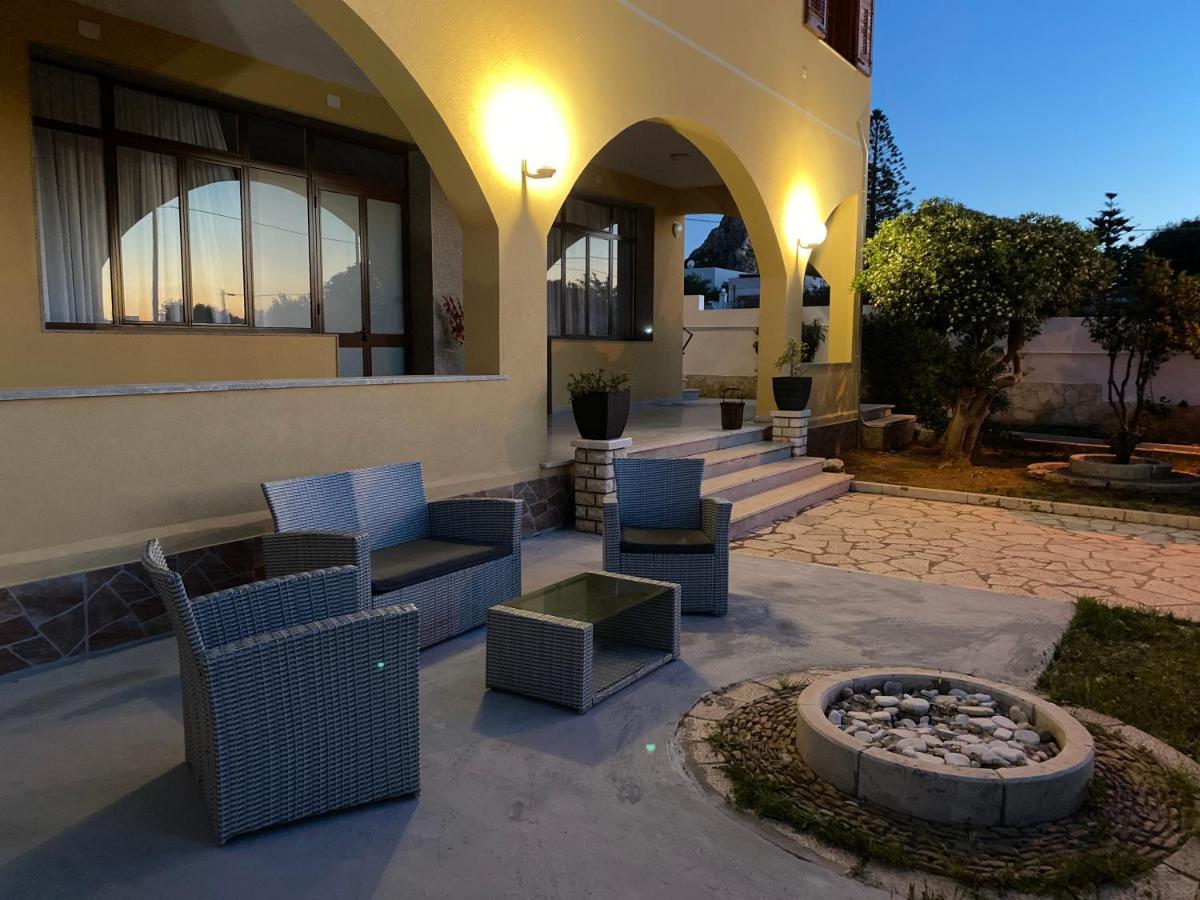 Orlando Vacanze Camere Ериче Екстериор снимка