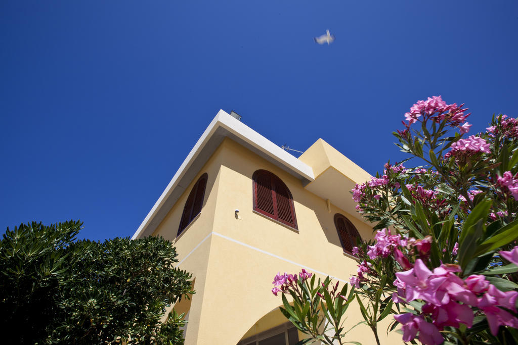 Orlando Vacanze Camere Ериче Екстериор снимка