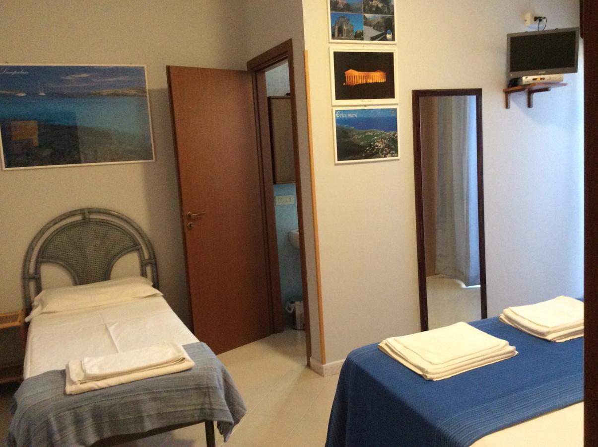Orlando Vacanze Camere Ериче Екстериор снимка
