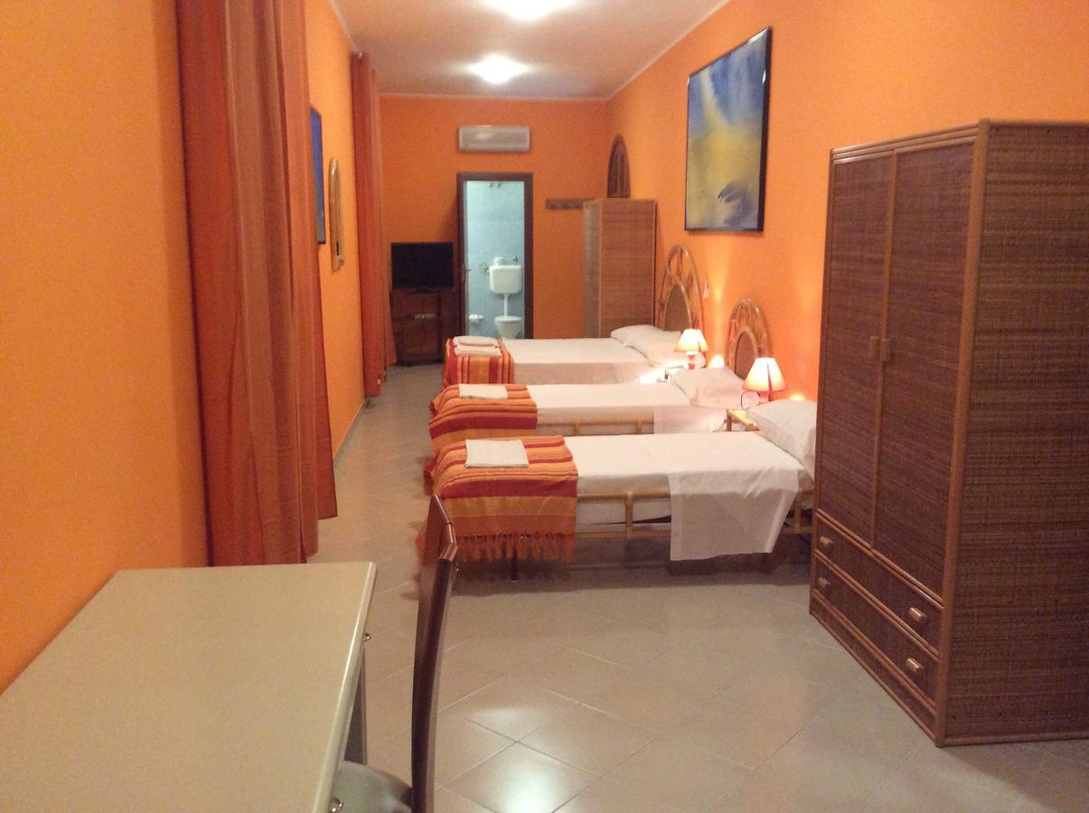 Orlando Vacanze Camere Ериче Екстериор снимка