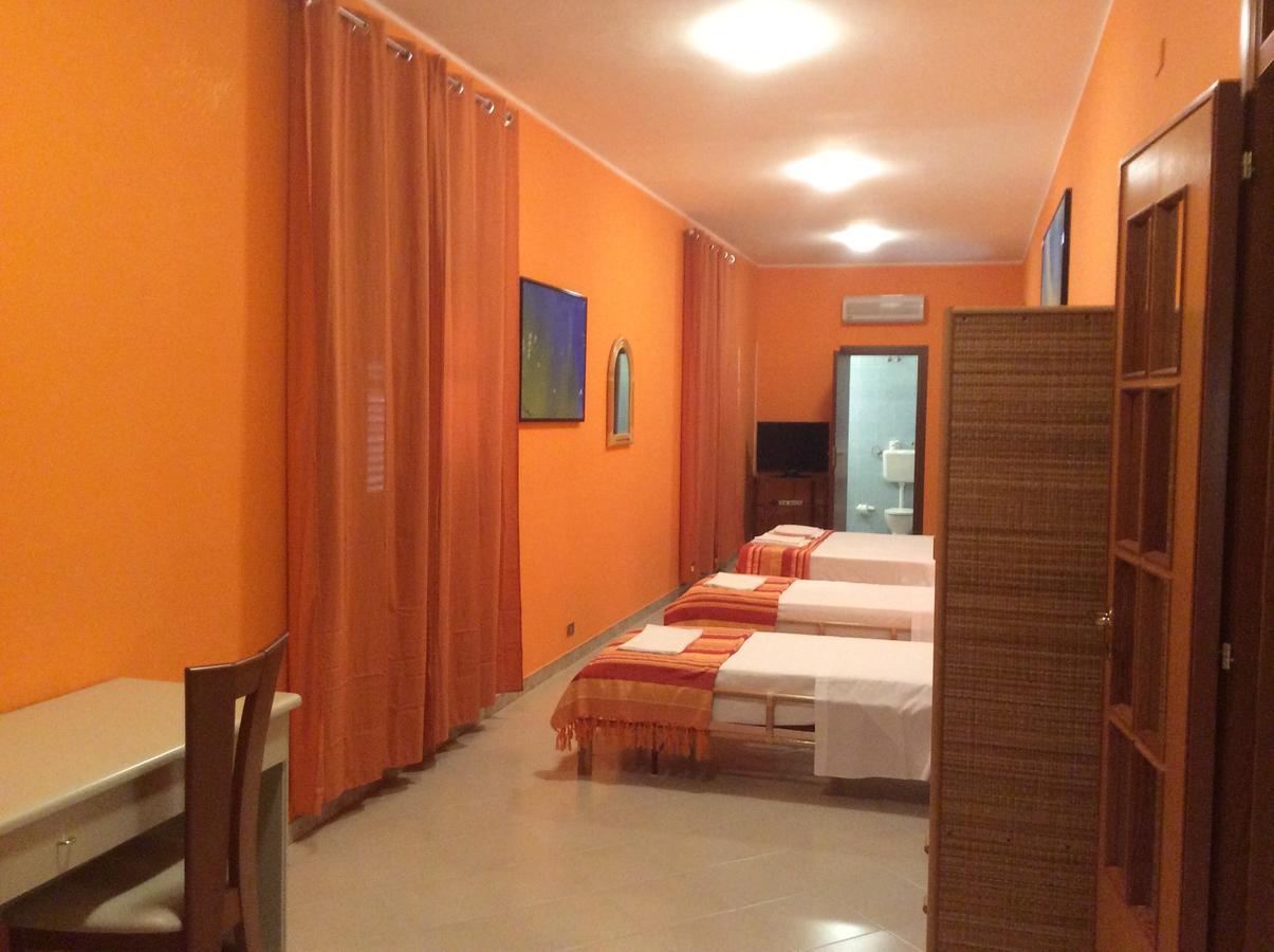 Orlando Vacanze Camere Ериче Екстериор снимка