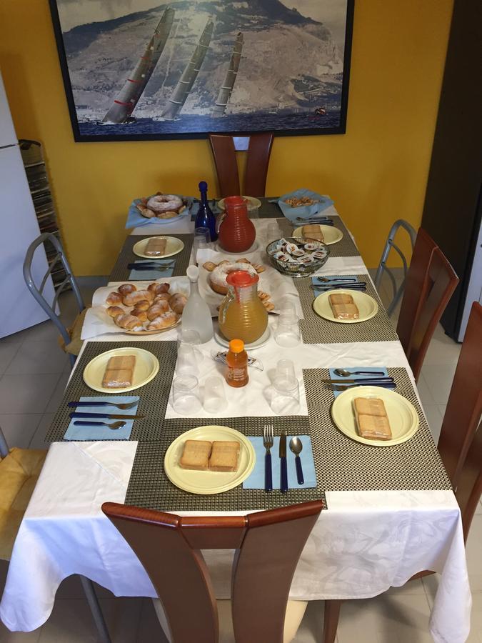 Orlando Vacanze Camere Ериче Екстериор снимка